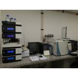 laboratório de análise química e qualitativa